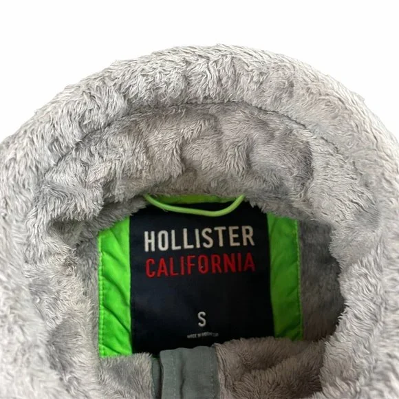 Hollister California Grey Green Fluffy Soft Quarter Jacket Size Womens Small - Picture 3 of 6